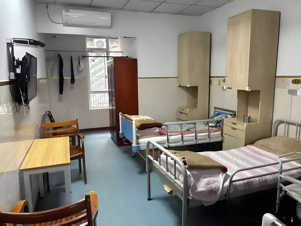 深圳核准入户证书_冯骥荐电影南京照相馆：没有抒情只有血的事实 不能人自理对于的老